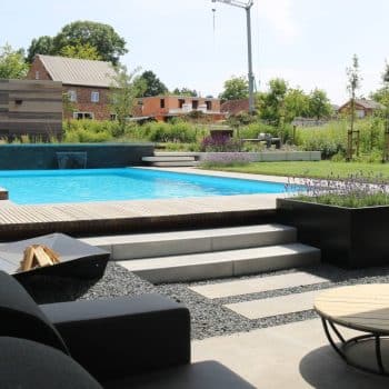 Luxueuze relaxtuin met zwembad en hoogteverschil buitendouche en loungeterras bart tempels tuinarchitectuur